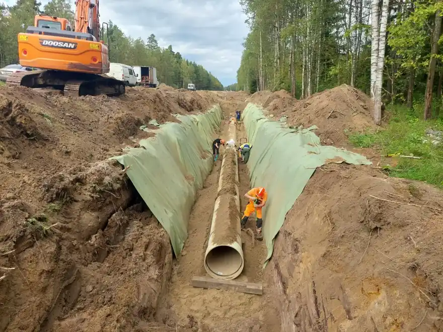 Водоснабжение и водоотведение под ключ — торец трубы, экскаватор