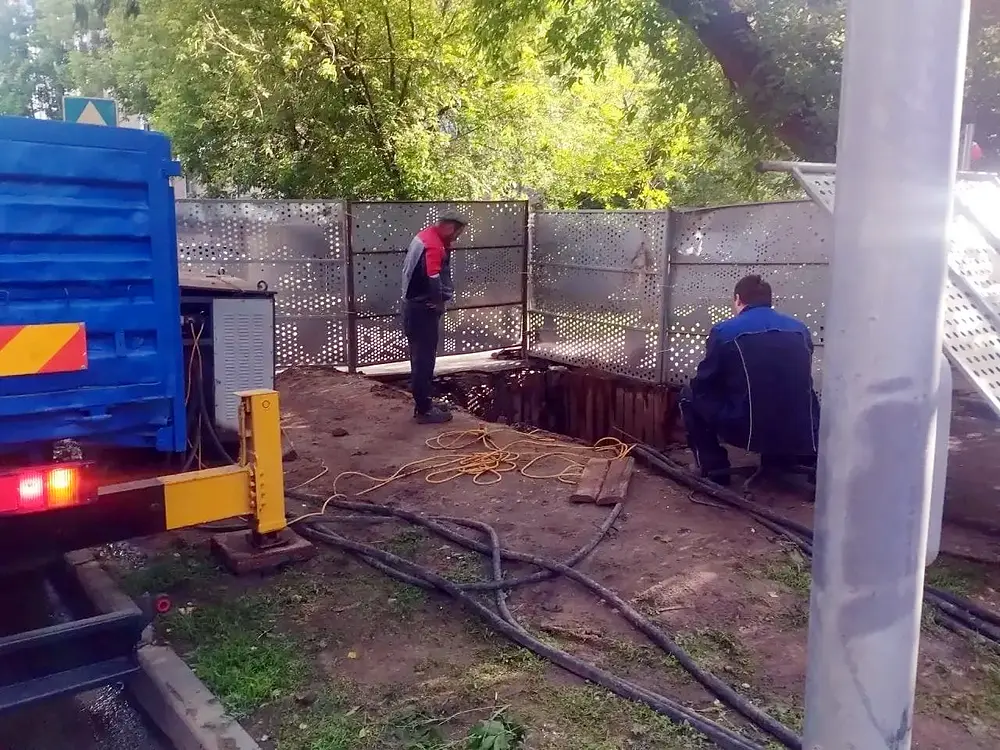 Замена труб методом разрушения: рабочий приямок в городской застройке без вскрытия трассы